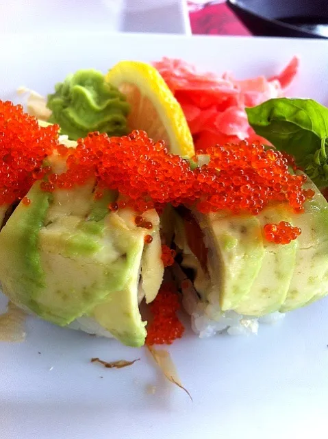 Snapdishの料理写真:caviar topped caterpillar roll|ReciBellaさん