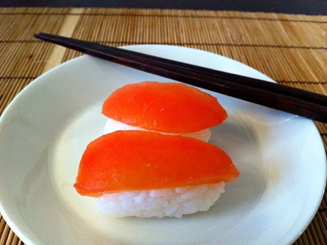 looks like Maguro nigiri??? it's tomato nigiri :D|keiko mashimaさん