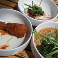 Fried chicken ramen and steamed bbq pork bun|Brian Froloさん