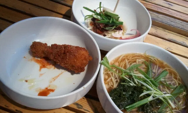 Fried chicken ramen and steamed bbq pork bun|Brian Froloさん