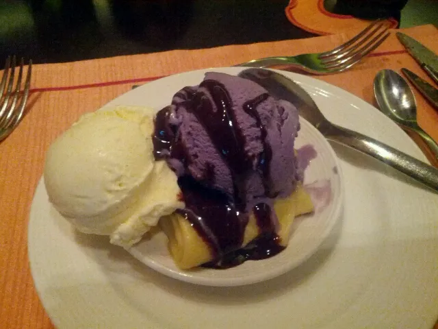 mango crepe with ube and vanilla ice cream|brさん