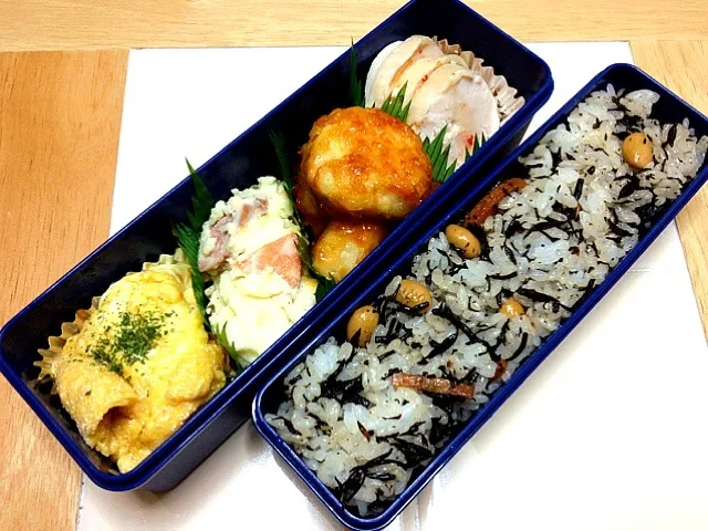 旦那のお弁当☆明太玉子、ポテサラ、ナゲットチリソース、鶏ハム、ひじきの混ぜご飯|めんこさん