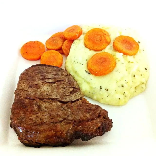 steak, mash, cumin carrots|josh nelsonさん