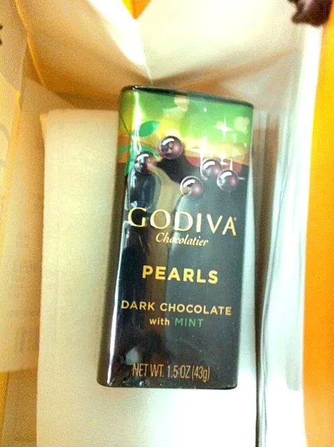 Godiva Pearls dark choco with mint|Hiro-Tさん