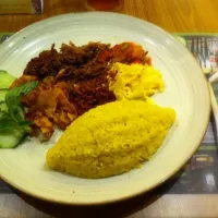 Snapdishの料理写真:nasi kuning|やまだみさきさん