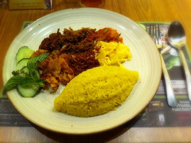 Snapdishの料理写真:nasi kuning|やまだみさきさん