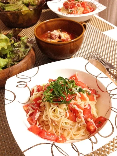 Snapdishの料理写真:トマトとシラスの冷製パスタ、夏野菜ミネストローネ|サエさん