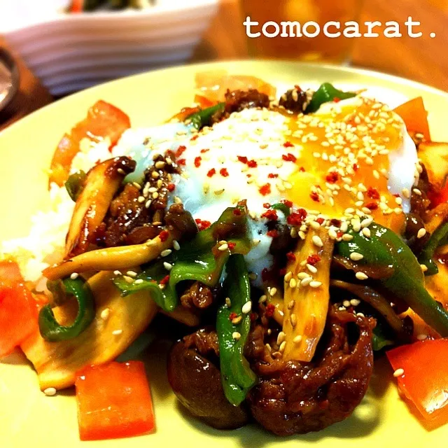 Snapdishの料理写真:焼き肉どーん！温玉のせ|tomocarat.さん