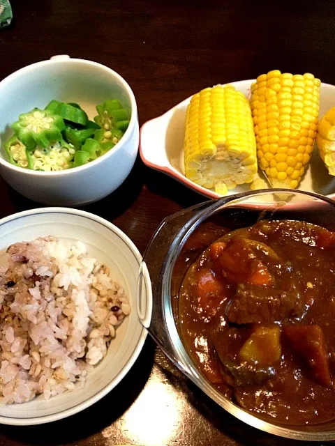 ビーフシチュー 茹でトウモロコシと茹でビッグオクラー|やなさんさん