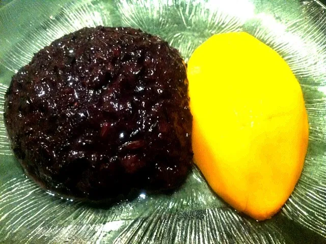 Snapdishの料理写真:fresh mango with sticky rice|skyblueさん