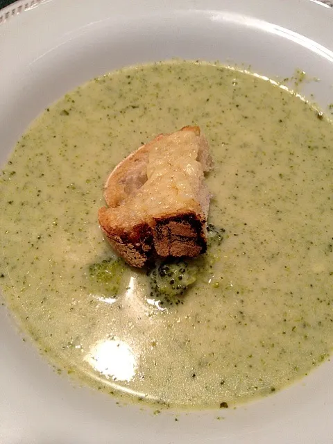 Snapdishの料理写真:Creamy broccoli soup with cheddar cruton|Jacquelineさん