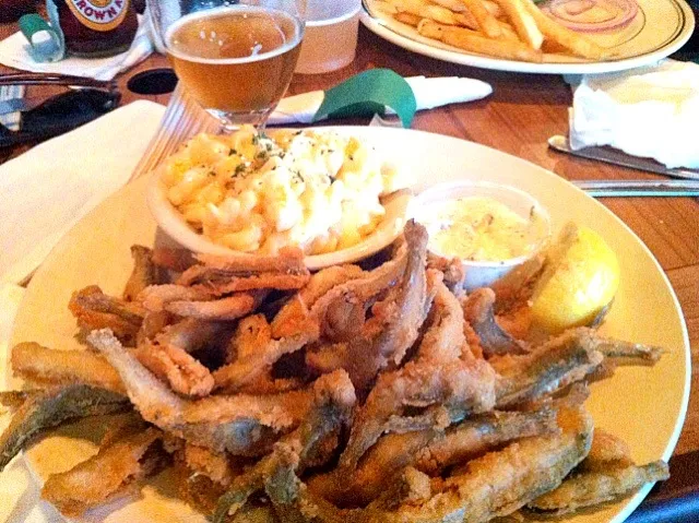 Smelt, Mac n' Cheese and Dragon Mead beer|michael goeさん