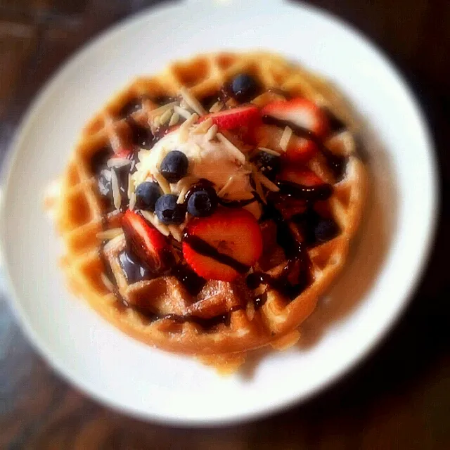 Fruits waffle at a glance!|Ellison C.さん