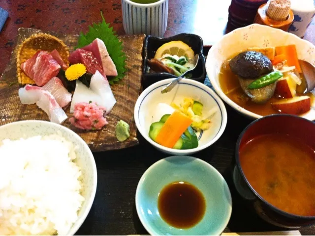 昼定食 ご飯中盛り|塩豚骨さん