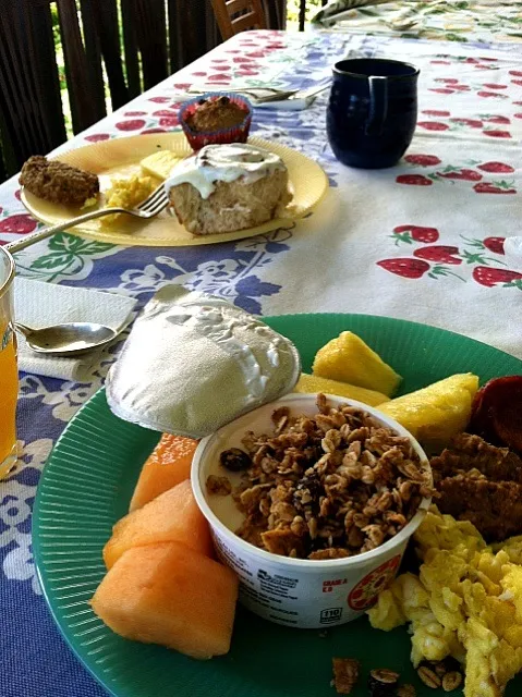 hawaiian brunch: eggs, yogurt, scones with Hawaiian pineapple|Elyseさん