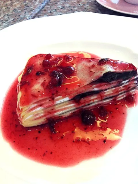 berry crape cake|didi kullawadeeさん