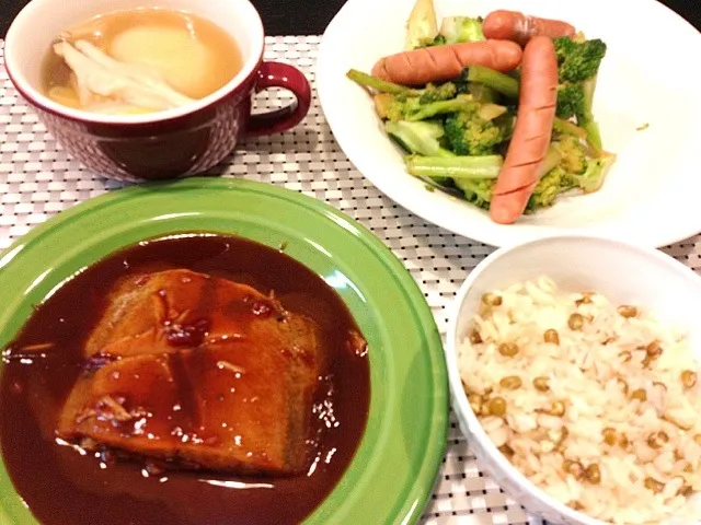 Snapdishの料理写真:カレイの赤味噌コチュジャン煮付け、緑豆麦ご飯、じゃか豚えのき白菜スープ、ブロコリのウイナー炒め|zcさん