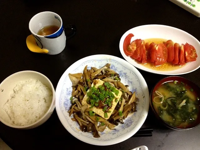 Snapdishの料理写真:豆腐ステーキと冷やしトマト|中江しゅんさん