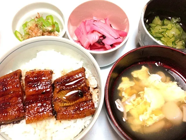 うな丼 おすまし オクラ キュウリの酢の物 ショウガ|あつんさん