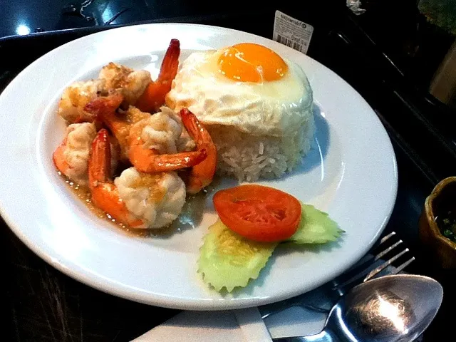 ข้าวกุ้งกระเทียมไข่ดาว |Kung Yungさん