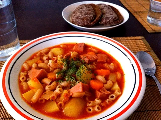 Snapdishの料理写真:minestrone and rye bread|keiko mashimaさん