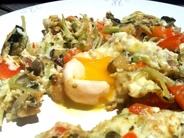 over easy egg with veggies 🍳🐔|vanessa volpicelliさん