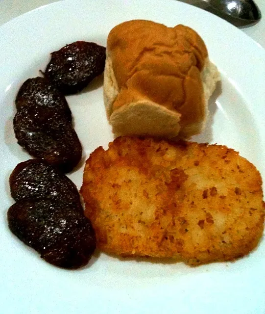 chinese sausage, Hash brown and Pandesal|Mariano Ngさん