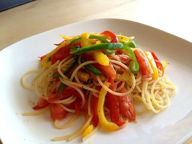 カラーピーマンとトマトのパスタ|らいちさん