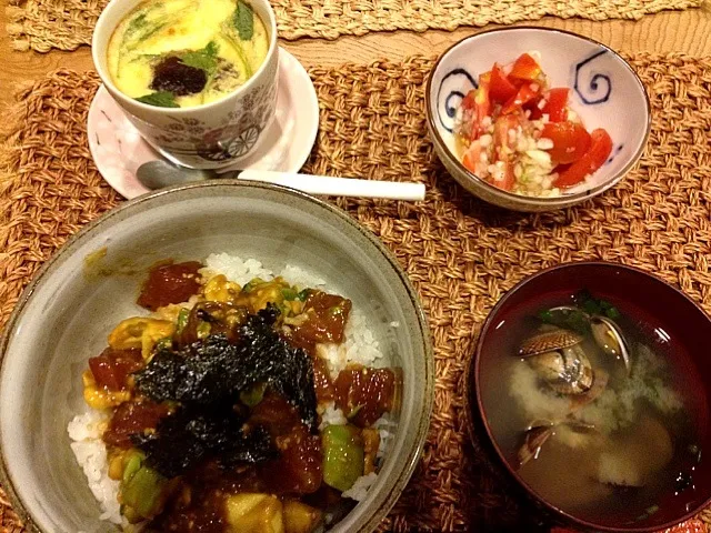 マグロアボガド丼、茶碗蒸し、あさりのお味噌汁、トマトのマリネ|hiromiさん