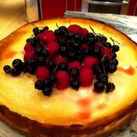 raspberry and blackcurrant cheesecake|roberto castiglioniさん