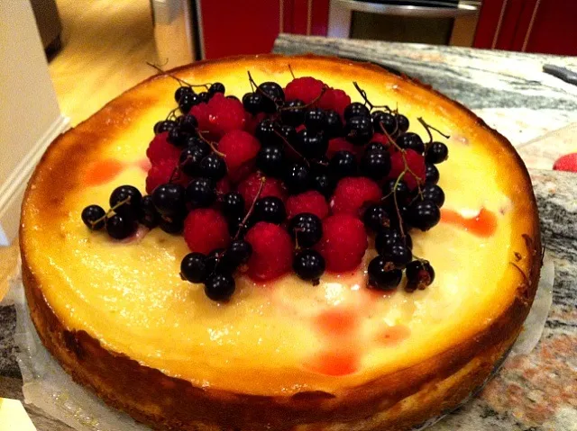 raspberry and blackcurrant cheesecake|roberto castiglioniさん