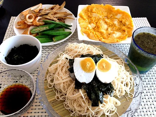 Snapdishの料理写真:素麺に塩漬け卵    岩のりの酢物     紫蘇、ウリ、バナナのスムージー      きんぴら牛蒡、オクラ、竹輪     卵焼き|zcさん