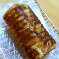 Snapdishの料理写真:苺ジャム折り込みパン