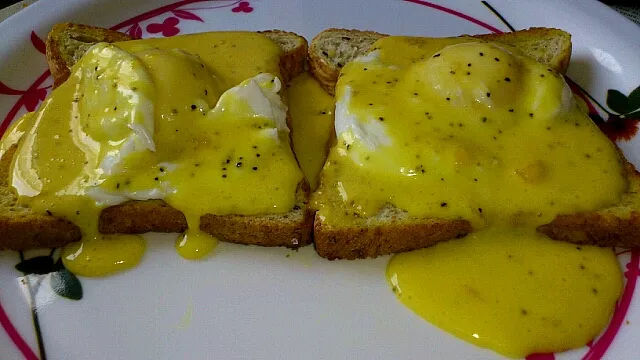 Snapdishの料理写真:Bacon and English Muffin notwithstanding... my first Eggs Benedict was fantastic!!|ritesh sharmaさん