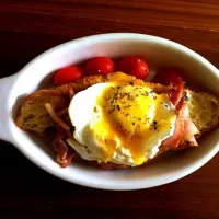 Snapdishの料理写真:Egg Benedict|ayizhenさん