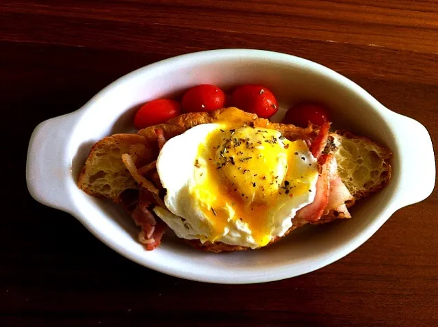 Snapdishの料理写真:Egg Benedict|ayizhenさん