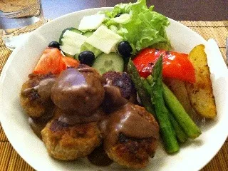 meat ball with grilled vegetables n green salad|keiko mashimaさん