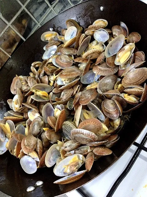 Feeling like clams today..2 kg Too much?|Queenさん