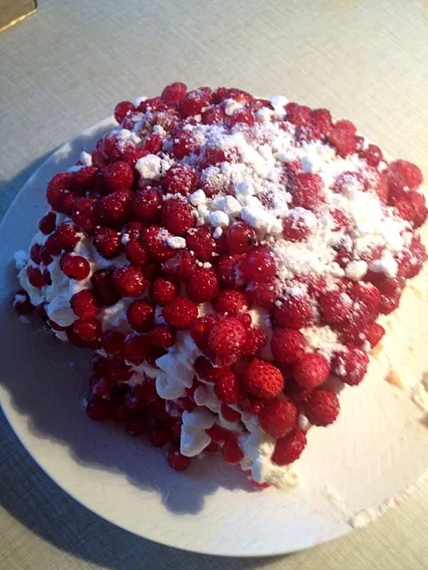 Cake with fresh strawberries|wallさん