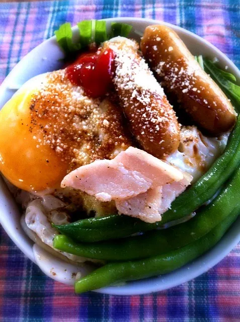 朝の野菜と目玉焼きの丼！|Yoshinobu Nakagawaさん