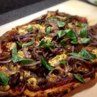 Guanciale, sauteed mushroom, red onion, herbed goat cheese, and basil pizza|michael anzelmoさん