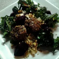 Snapdishの料理写真:venison meatballs with quinoa, beets & kale|caitlinさん