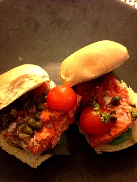 salmon sliders w/Capers|henry mauldinさん