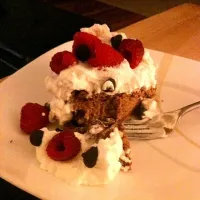 chocolate raspberry pavlova! :) Yum!|Andrea Platonさん