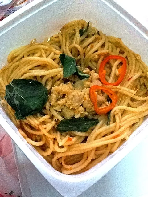 Spaghetti with Chili Pork Basil Leaf|Little Tomatoさん