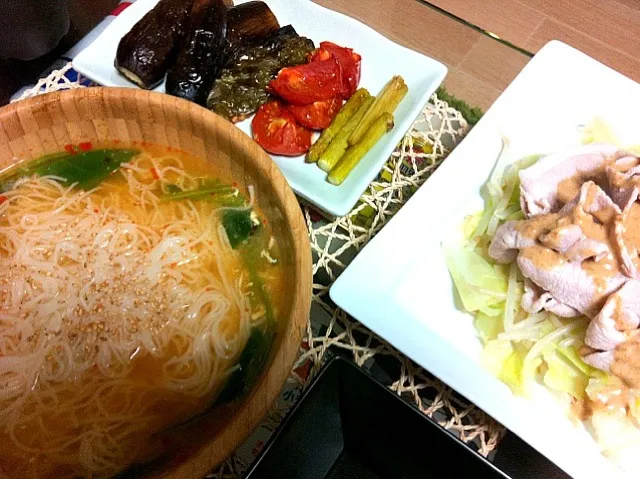 ピリ辛そうめん 焼き野菜 冷しゃぶサラダ|しおりさん