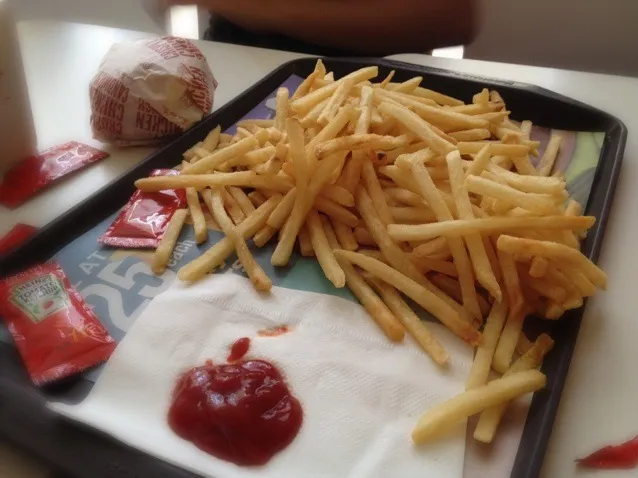 Snapdishの料理写真:Mcdo french fries|ken miyahiraさん