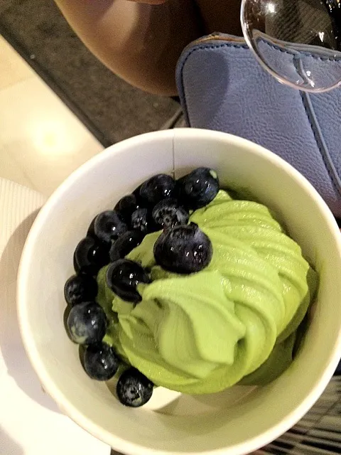 matcha + blueberry yogurt 抹茶蓝莓优格|Vanelさん