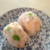 枝豆と鮭フレークのおむすび