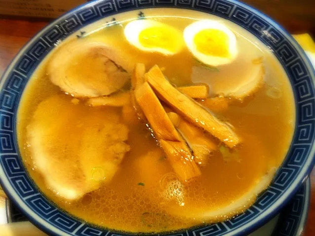 本日のランチ。好来系ラーメン。(ﾟдﾟ)ｳﾏｰ 。|JTKさん